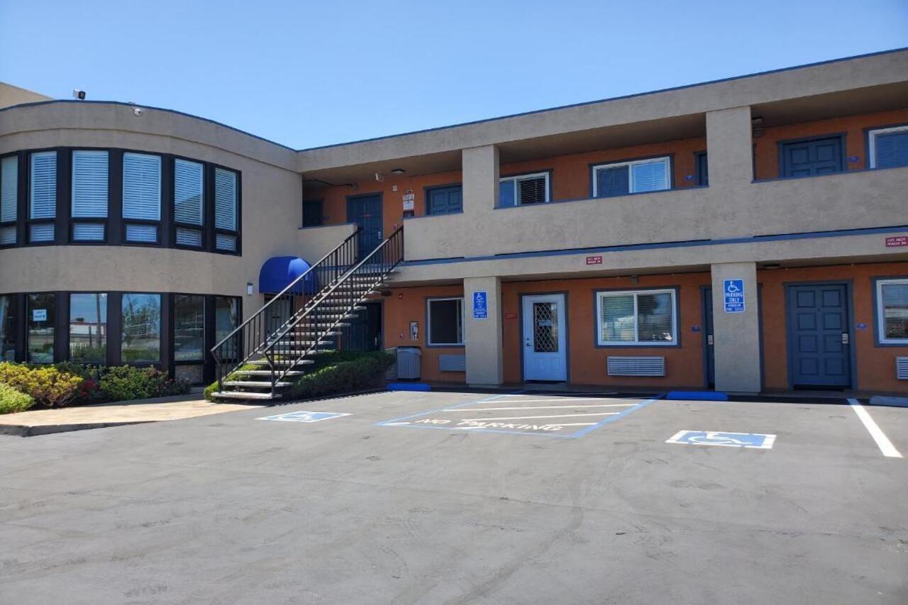 Good Living Inn Сан Карлос Екстериор снимка