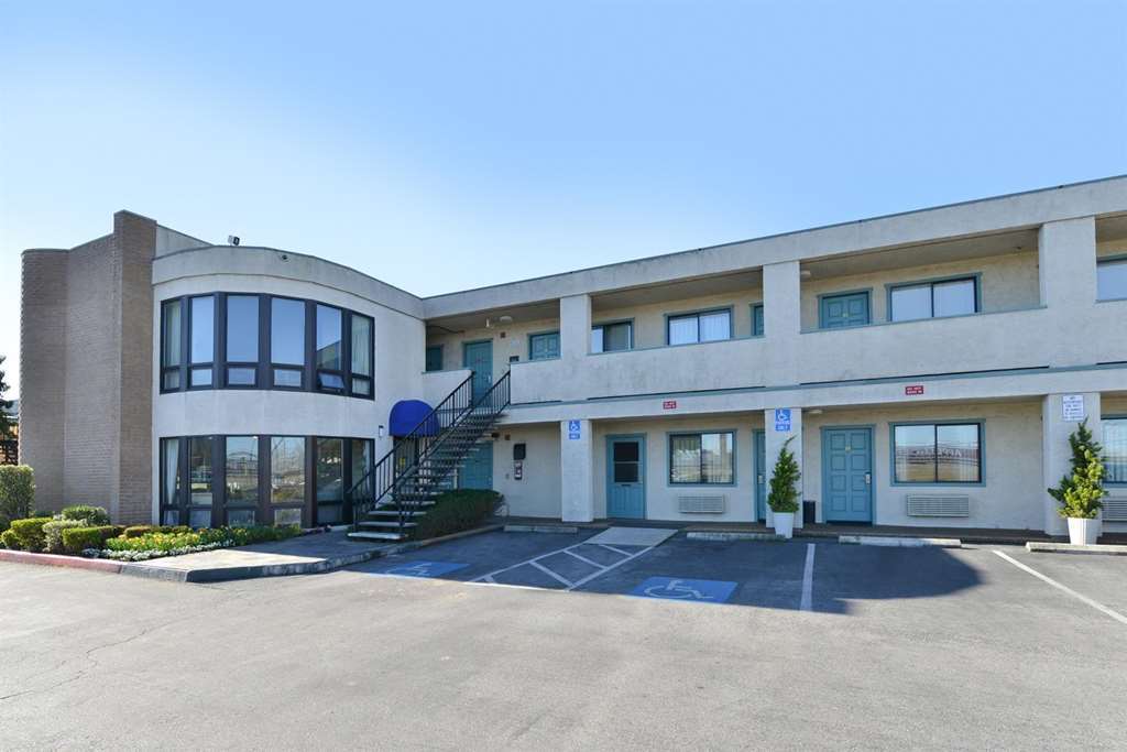 Good Living Inn Сан Карлос Екстериор снимка