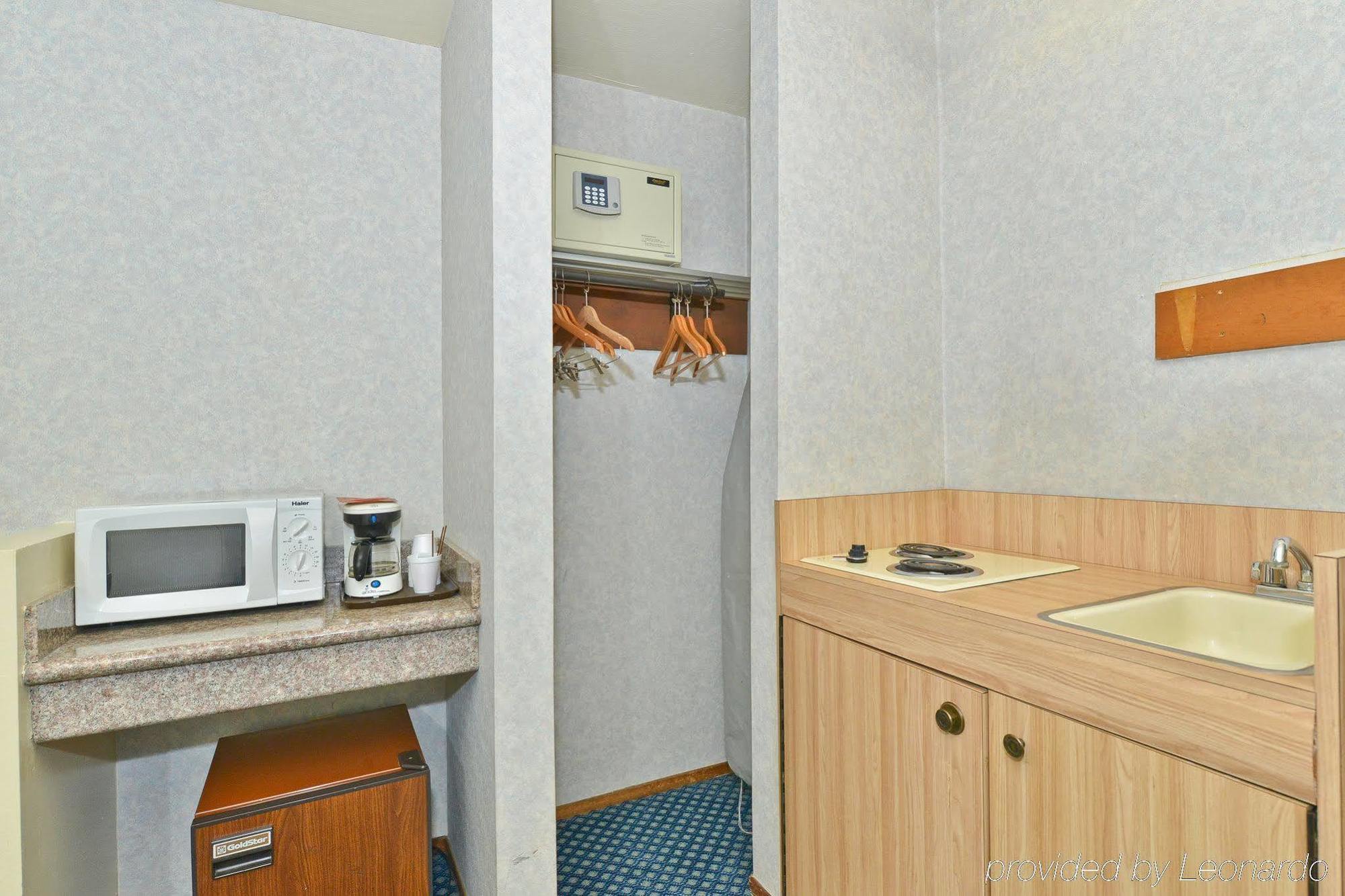 Good Living Inn Сан Карлос Екстериор снимка