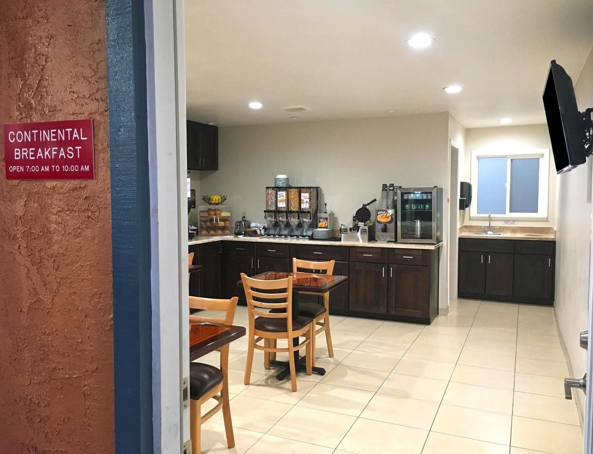 Good Living Inn Сан Карлос Екстериор снимка