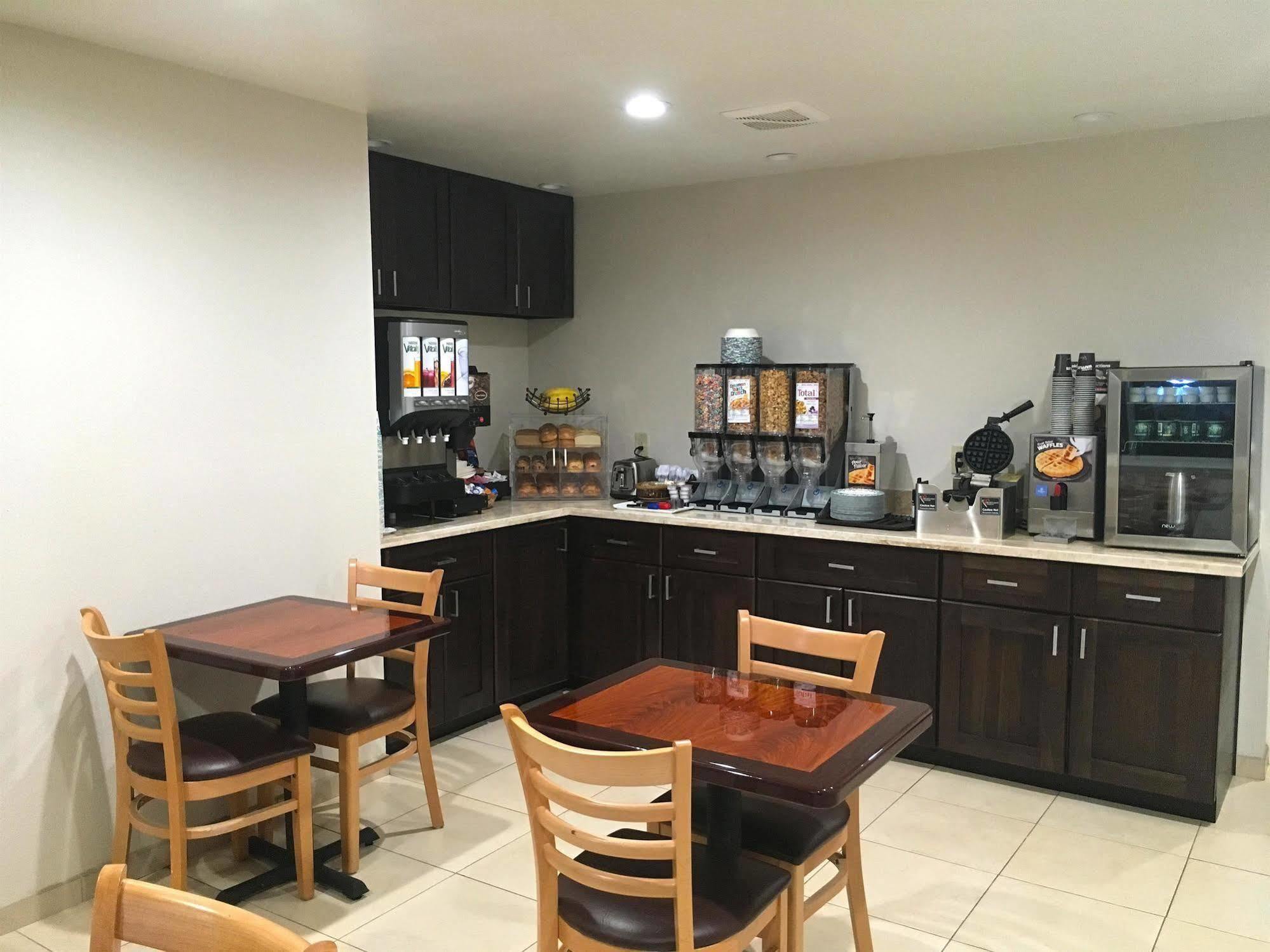 Good Living Inn Сан Карлос Екстериор снимка