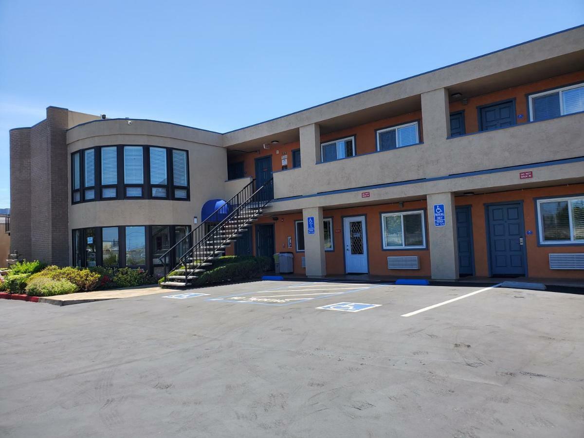 Good Living Inn Сан Карлос Екстериор снимка